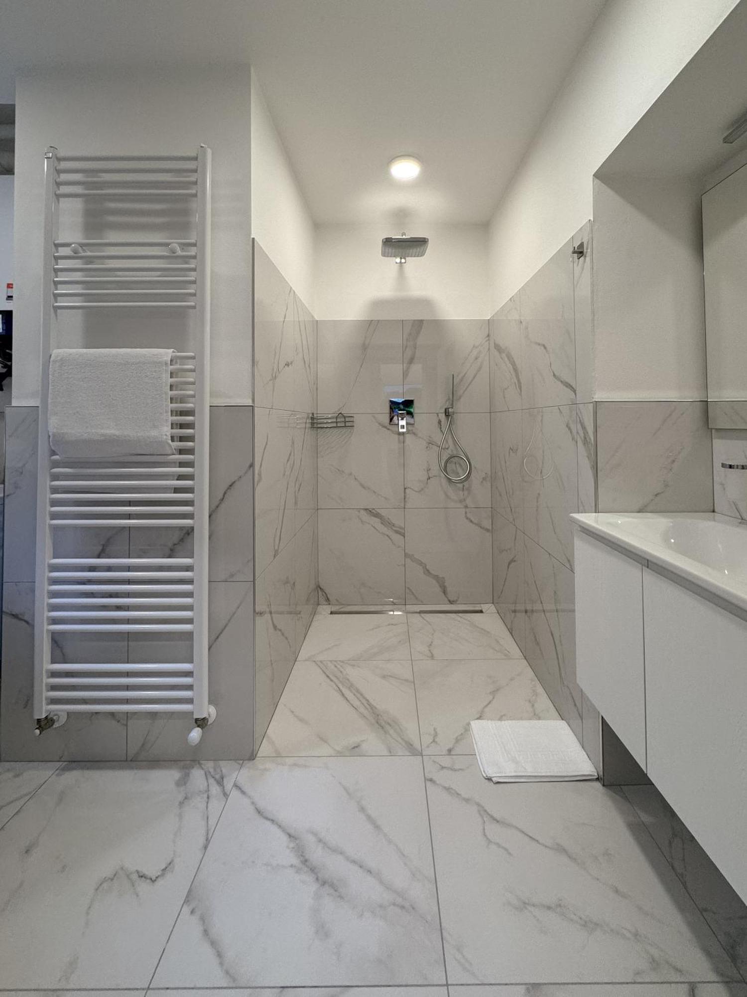 Belvedere 237B Lakeview Luxury Apartment Ghiffa Exteriör bild